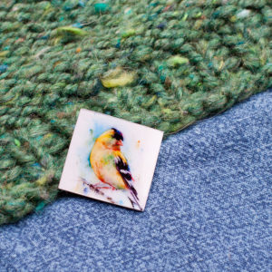 Фото Брошь ручной работы "Птичка Чиж"