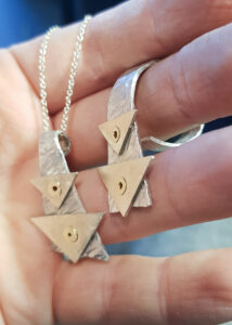 Купить украшение в подарок