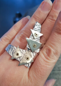 Купить украшение в подарок