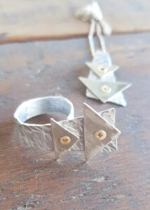 Купить украшение в подарок