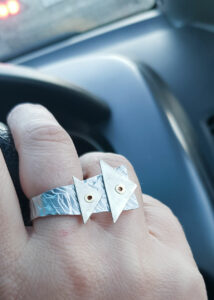 Купить украшение в подарок