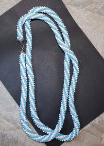 Купить эксклюзивное украшение Бисерное колье-жгут "Голубые переливы"крупный