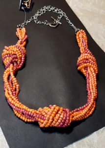 Купить украшение Бисерное колье-жгут "Оранжевые узелки"